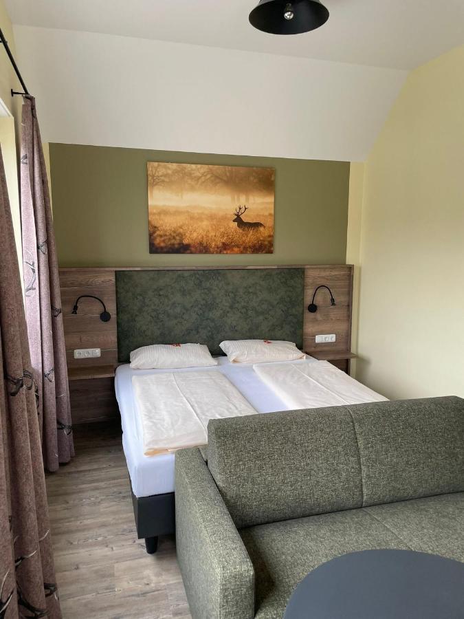 Restaurant Gruener Baum Hotell Leidersbach Exteriör bild