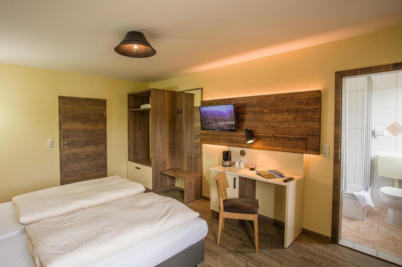 Restaurant Gruener Baum Hotell Leidersbach Exteriör bild