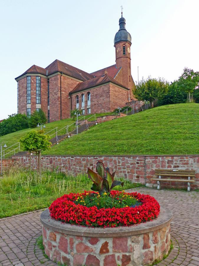 Restaurant Gruener Baum Hotell Leidersbach Exteriör bild
