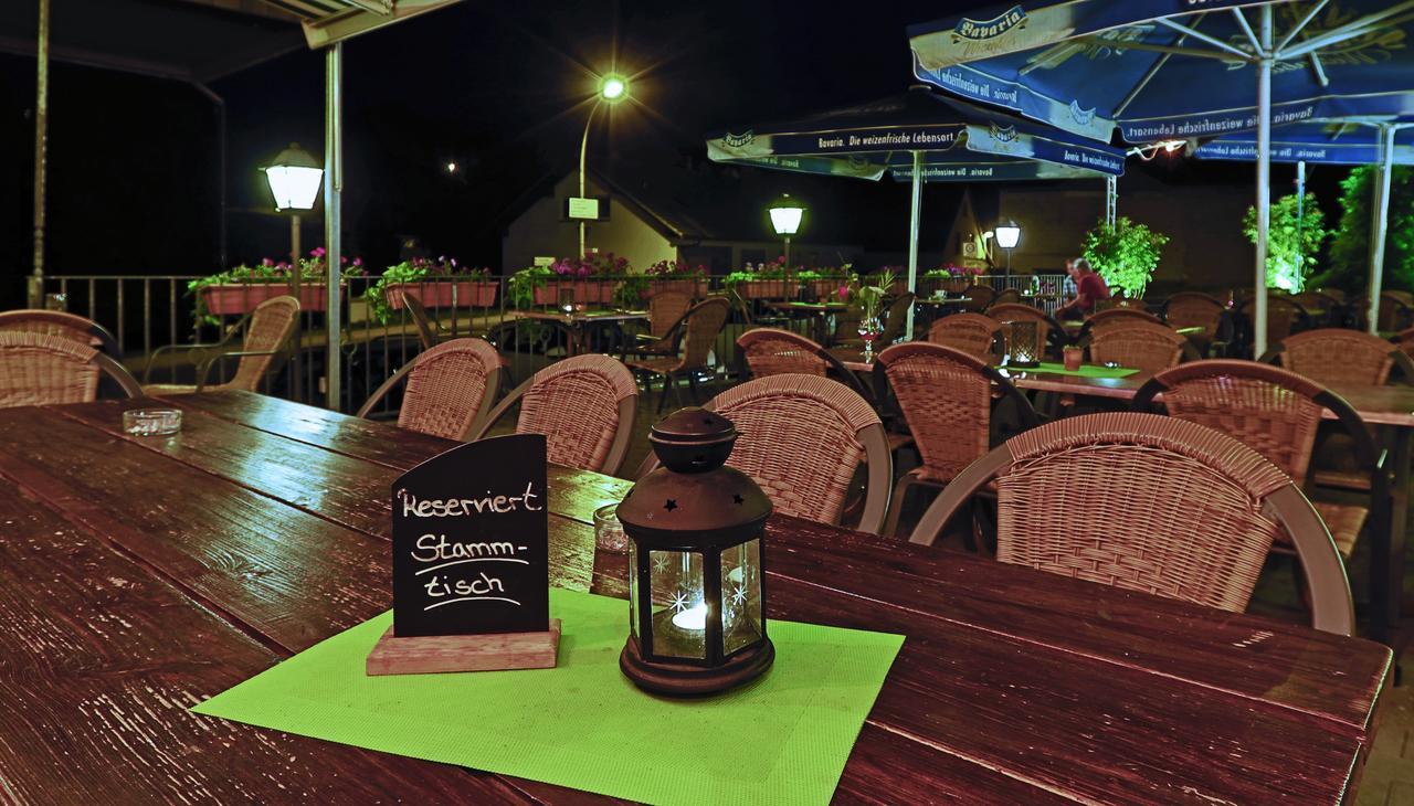 Restaurant Gruener Baum Hotell Leidersbach Exteriör bild